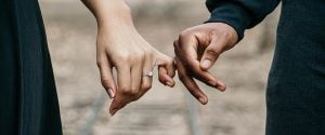 איזו יד עונדים את טבעת הנישואין