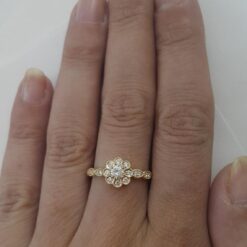 טבעת פרח יהלומים בסגנון וינטאג'