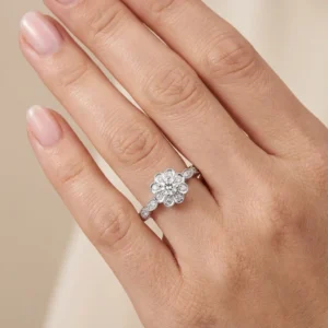 Alternative view of טבעת פרח זהב לבן ויהלומים