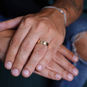 Alternative view of טבעת נישואין טקסטורות זהב צהוב